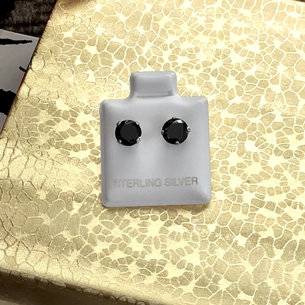 💕NIB Sterling Silver Black 1.5 CT CZ Studs💕